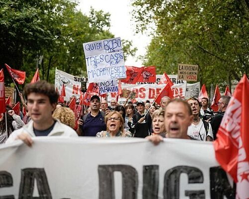 Manifestaciones por la vivienda y última hora de las acampadas, en directo | Arranca la manifestación en Madrid: «Rentista culpable, Gobierno responsable»