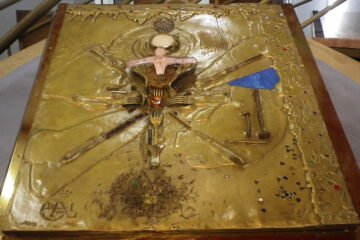 Roban un valioso libro de 210 kilos con la cubierta de Salvador Dalí en un museo francés