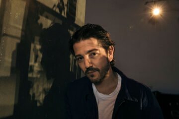 Diego Luna: «Basta ya del cinismo de la derecha con la emigración. No hay nación en el mundo que no sea de emigrantes»