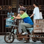 De la fábrica a los algoritmos: los trabajadores que narran y venden la transformación económica en China