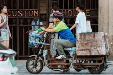 De la fábrica a los algoritmos: los trabajadores que narran y venden la transformación económica en China