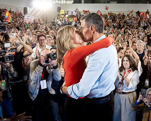 «La fuerza del amor» de Sánchez y Begoña sorprende en Argentina: «El kirchnerismo ha llegado a Madrid»