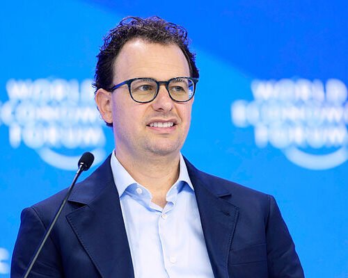 Anthropic formaliza su inminente debut bursátil: cotizará en el Nasdaq como ANT y reconoce que riesgos catastróficos de la IA podrían dañar a la empresa