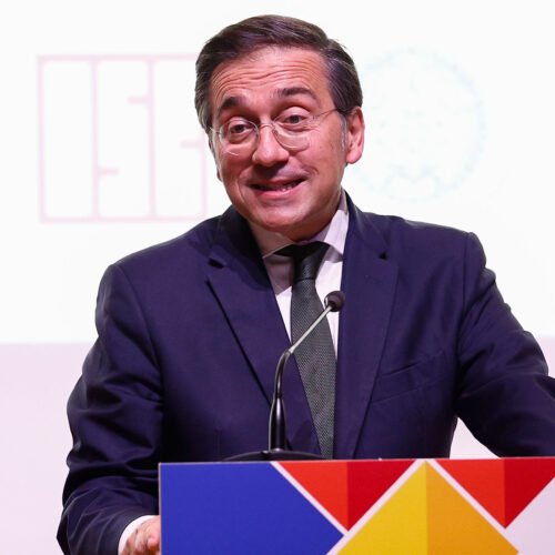 Albares acelera ahora por la amenaza del Supremo en la ley de nietos: exige los datos antes de las 15.00 horas de hoy