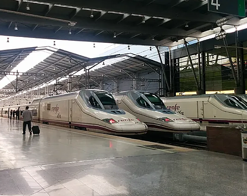 Adif interrumpe la línea de Alta Velocidad entre Madrid y Andalucía por «un alcance entre dos trenes»