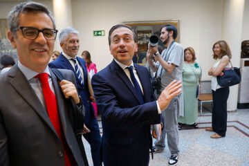 Albares presume de cumplir con el Supremo a costa del enfado de los consulados: «Somos el último eslabón y nos pusieron toda la responsabilidad»