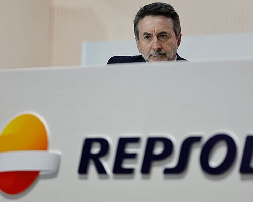Repsol gana 5.000 millones en nueve meses, un 325% más, en pleno ‘rally’ de la gasolina y el diésel
