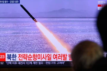 Pionyang lanza más de 10 misiles balísticos al mar de Japón en plena tensión regional