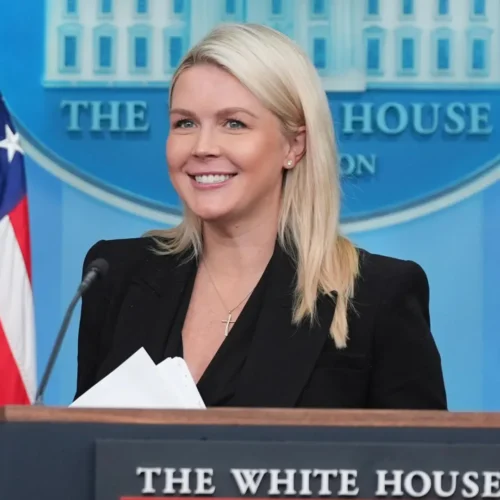 Karoline Leavitt defiende a Katie Zacharia, la secretaria de prensa de Trump más breve: «Solo 37 personas han ocupado ese puesto»
