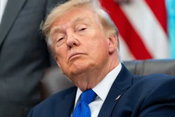 El FBI detiene a tres estudiantes de la Universidad de Alabama por amenazar de muerte a Donald Trump: «Tiene que morir»