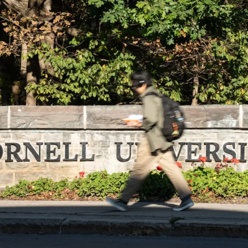 La estudiante de Cornell que denunció una violación grupal acusa a la Universidad de dudar de ella: «Me sentí sin apoyo»