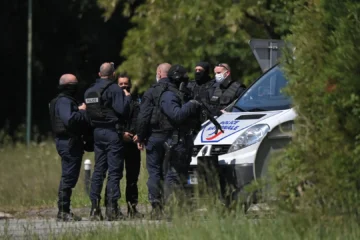 Muere un policía de 22 años tras ser atropellado durante una persecución en Nantes