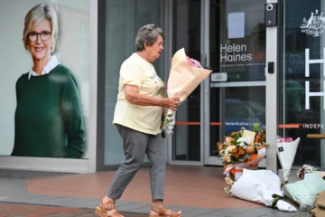 Todo sobre el «devastador» atropello a una diputada australiana: era amiga de la familia del agresor, ha perdido las dos piernas…