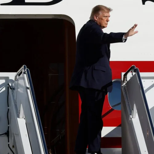 La Casa Blanca vuelve a vetar a CNN: impide que un equipo de la cadena vuele con Trump a bordo del Air Force One