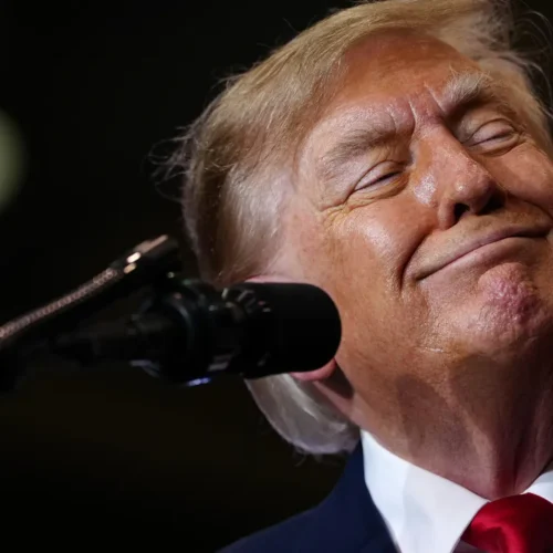 Trump defiende al enviado de la Casa Blanca que llamó «humanitario» a Putin