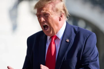 Donald Trump acusa a la cadena Fox de ayudar a demócratas el mismo día que le hacen una entrevista