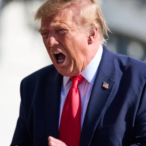 Donald Trump acusa a la cadena Fox de ayudar a demócratas el mismo día que le hacen una entrevista