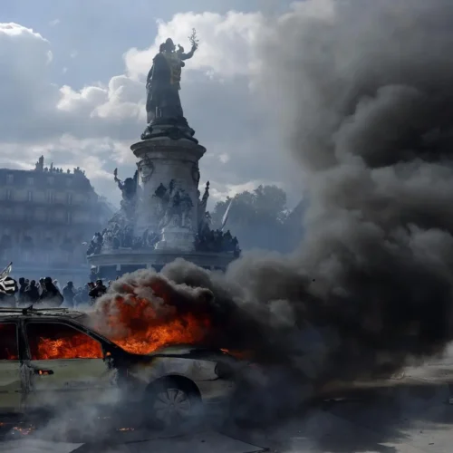 La amenaza de un nuevo fin de semana de caos por las protestas planea sobre Francia