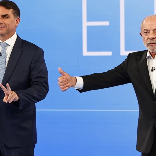 Los diez momentos del último debate entre Lula y Flávio Bolsonaro en Brasil: del grosor del papel higiénico a los nueve dedos de Lula