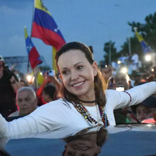 María Corina Machado, recibida en Venezuela entre gritos de «libertad» y reclamos de elecciones