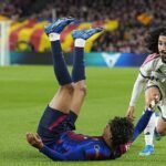 Cucurella se come a Lamine