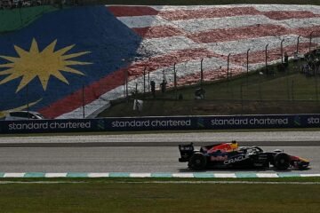 Los viejos rockeros reviven en Sepang: Alonso firma la mejor clasificación del año y Verstappen logra la pole por delante de Hamilton