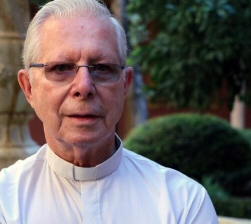 Un cura misionero ingresa durante años 80.000 euros a un peruano que le acusa de haber abusado de él cuando tenía 14 años