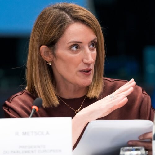 La presidenta del Parlamento Europeo denuncia el “intolerable” acoso con pornografía ‘deepfake’ a decenas de eurodiputadas