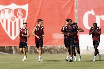 García Plaza da descanso a la plantilla del Sevilla FC antes de volver a preparar el duelo ante el Levante