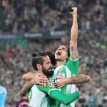 El Betis resuelve con desidia un día en la oficina para seguir ganando (2-1)