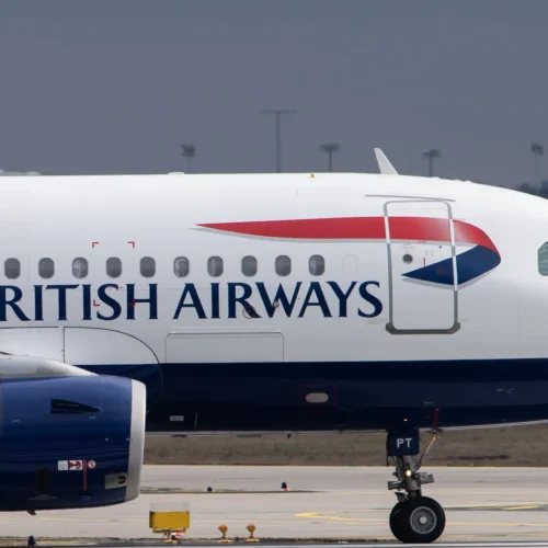 Un avión de British Airways cae más de 8.500 metros y aterriza de emergencia en Londres