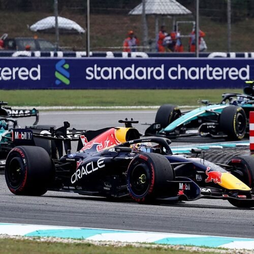 Verstappen brilla en el caos de Sepang y Alonso logra su mejor resultado