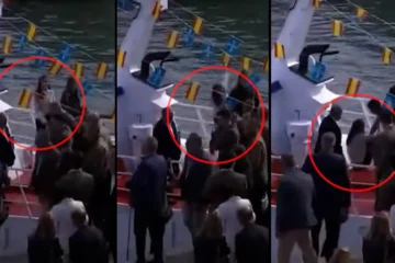 La Reina Letizia se cae en la cubierta de un barco durante la visita de la Familia Real a Llanes