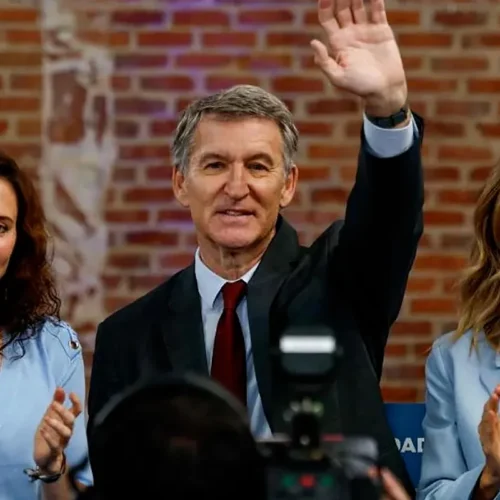 Feijóo: «Yo no bailo en los mítines, ni beso a mí pareja, pero tampoco robo, miento, ni me voy de vacaciones cuando invaden mi país»